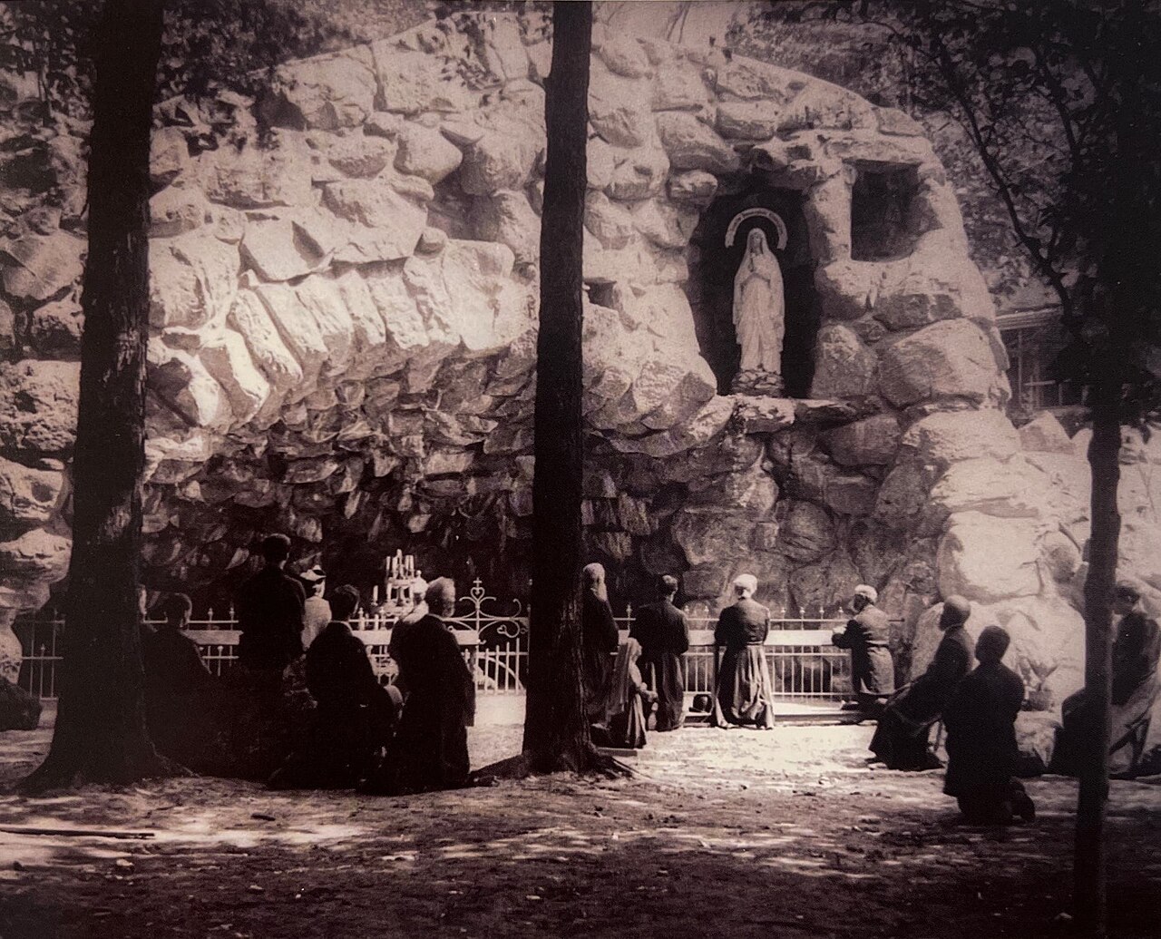 Pilgrims gathered at the grotto of Our Lady of Lourdes in 1896.